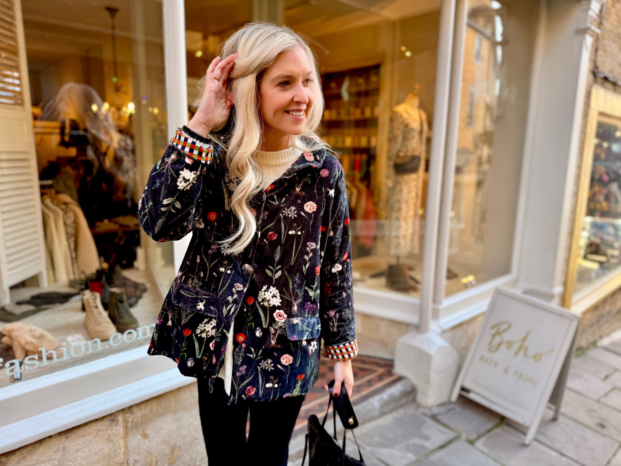 Wrap yourself in effortless elegance with the Rosehip Design Brompton Velvet Coat, designed in a rich velvet fabric that feels as luxurious as it looks. This statement coat features a playful autumn floral print, bringing warmth and charm to your seasonal wardrobe. Fully lined in co-ordinating checks, it offers a refined contrast and a polished finish inside and out.