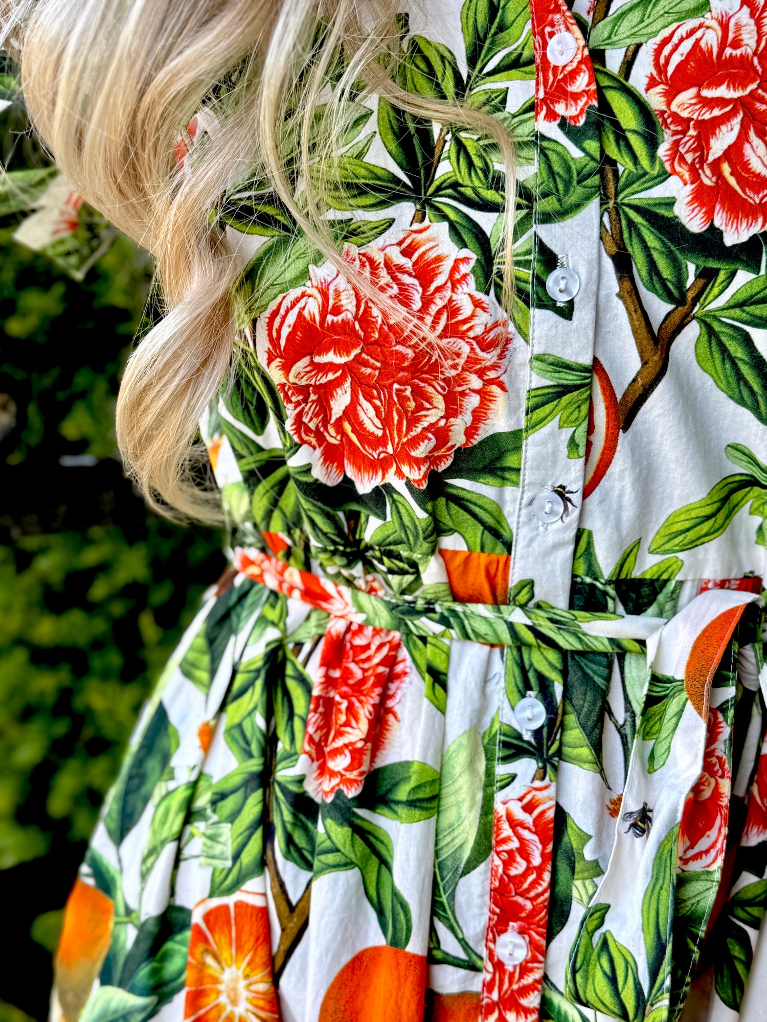 The Rosehip Design Grace Cotton Dress is a maxi style dress made of 100% Cotton Poplin.
Stylishly designed with buttons down the front, a tuck between tiers, short sleeves, and of course, side pockets.