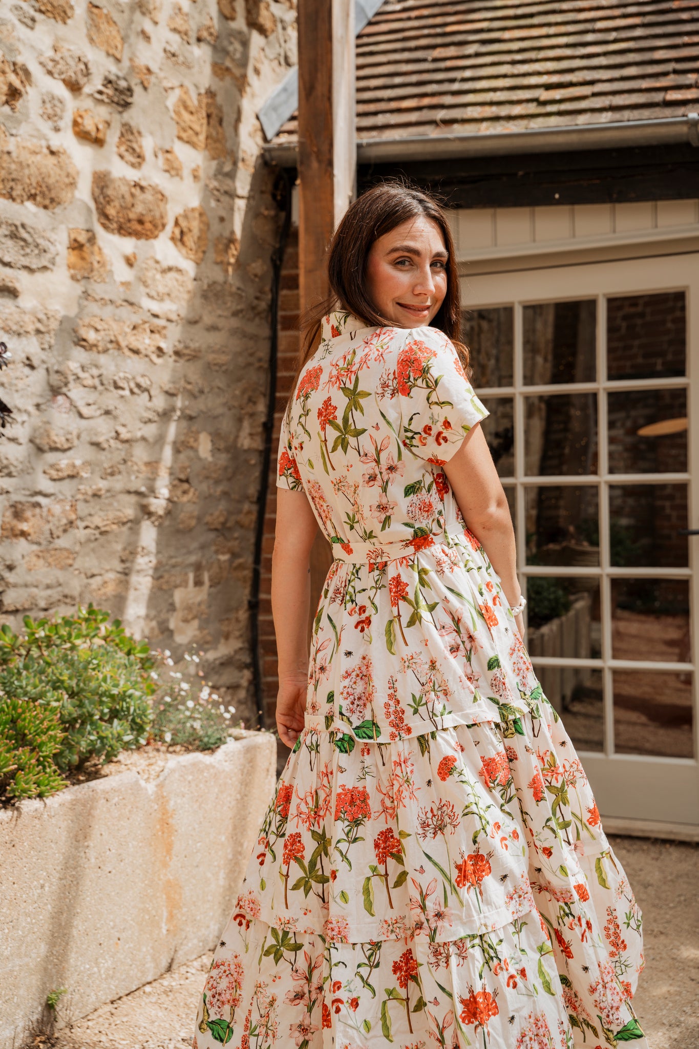 The Rosehip Design Grace Cotton Dress is a maxi style dress made of 100% Cotton Poplin.
Stylishly designed with buttons down the front, a tuck between tiers, short sleeves, and of course, side pockets.