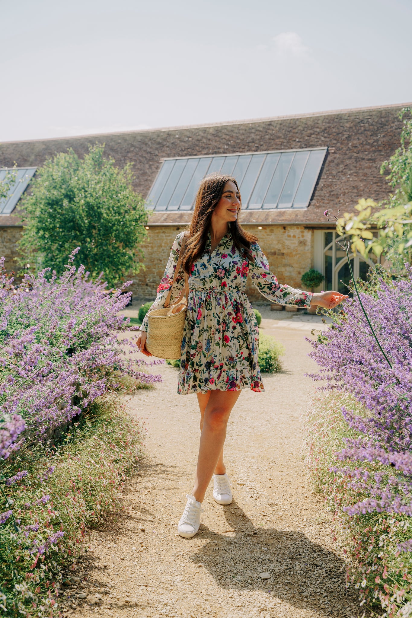 Rosehip Design Josie Cotton Dress is a knee-length cotton tiered dress with a tie belt and pockets.
Make a statement in our dazzling Barcelona design.
