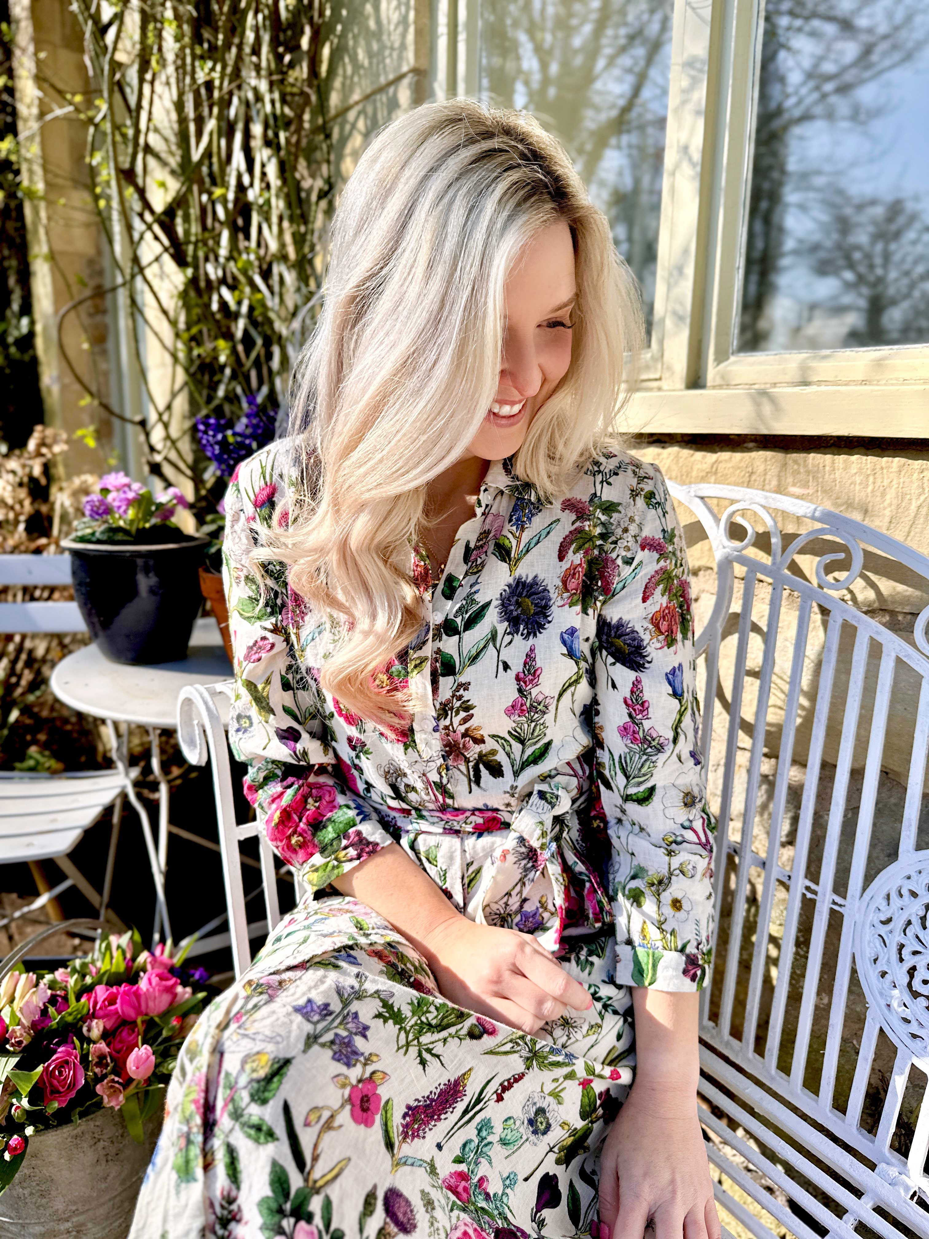 Spring into style with the Rosehip Design Lydia Linen Dress in Barcelona design. This shirt-waister dress features a beautiful floral design and a fabric tie belt for a flattering fit. With its long sleeves and button-up front, this dress is the perfect combination of comfort and chic. Ready to bloom in your wardrobe!