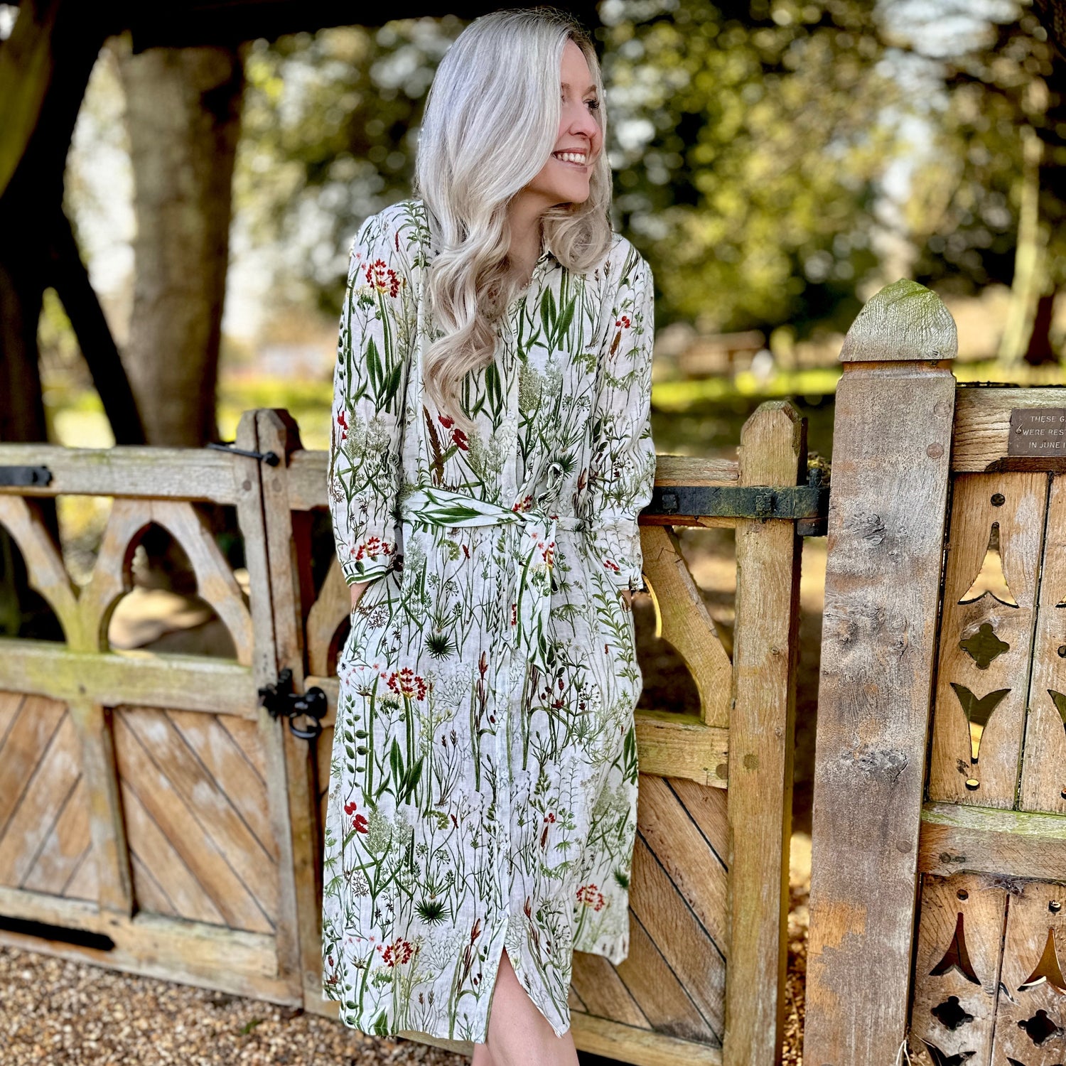 Spring into style with the Rosehip Design Lydia Linen Dress in Wildgrass design. This shirtwaister dress features a beautiful floral design and a fabric tie belt for a flattering fit. With its long sleeves and button-up front, this dress is the perfect combination of comfort and chic. Ready to bloom in your wardrobe!