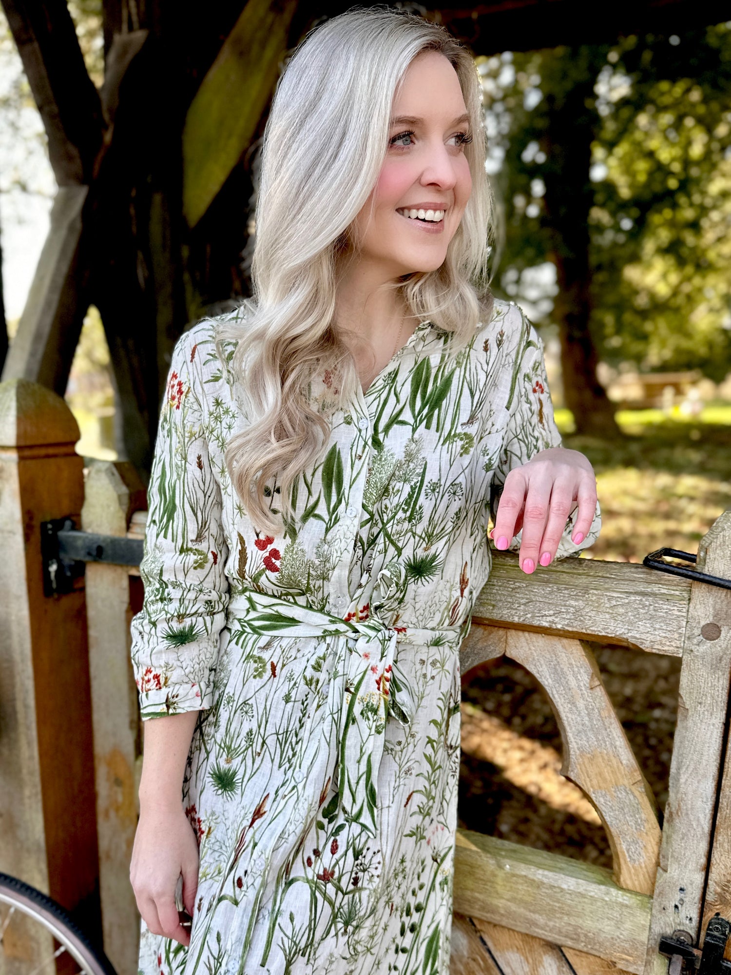 Spring into style with the Rosehip Design Lydia Linen Dress in Wildgrass design. This shirtwaister dress features a beautiful floral design and a fabric tie belt for a flattering fit. With its long sleeves and button-up front, this dress is the perfect combination of comfort and chic. Ready to bloom in your wardrobe!