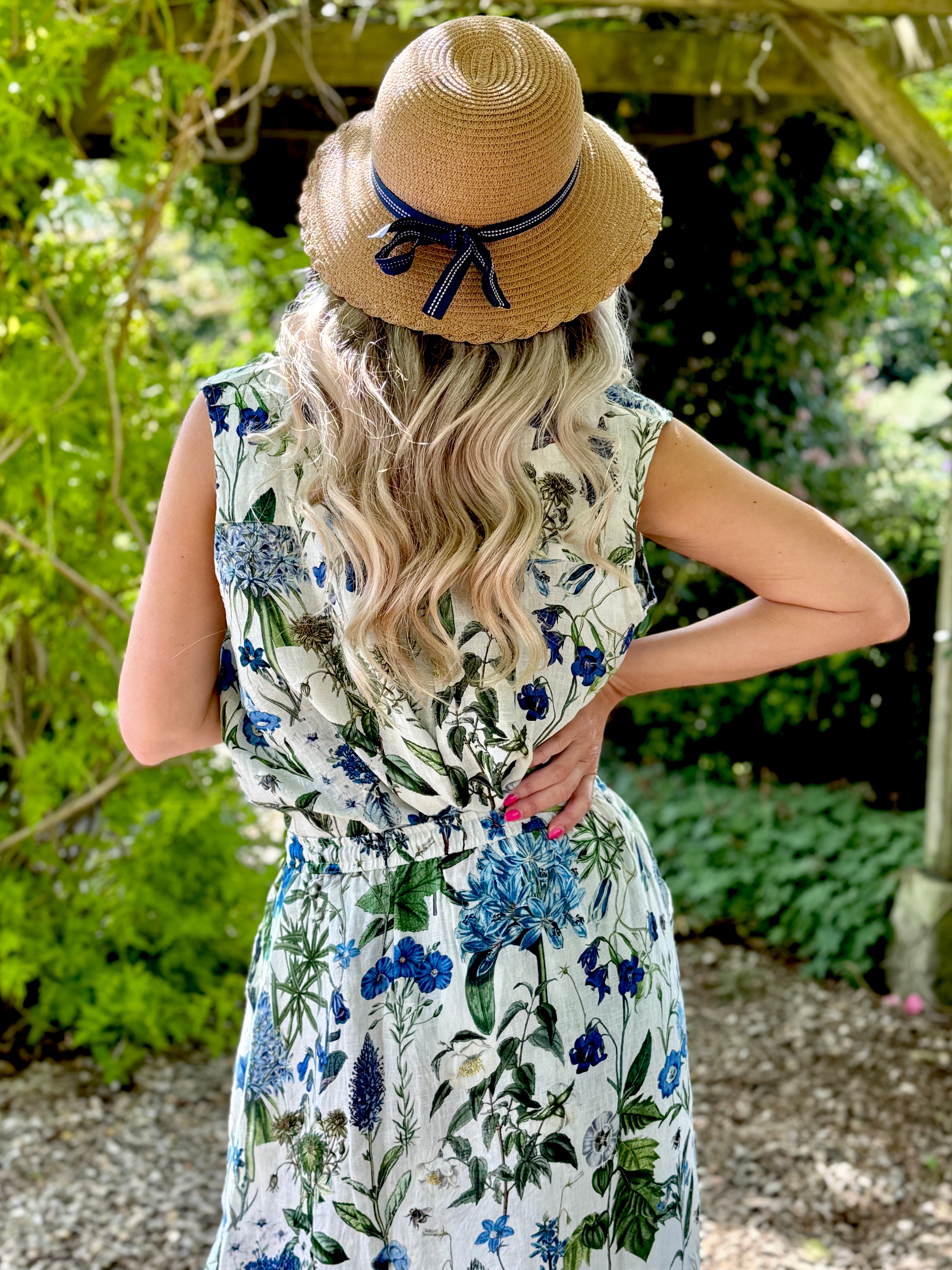 The Maeve is a fabulous sleeveless Linen shirt with buttons down the front and a beautifully curved hem. Available in Rosehip Designs signature floral fabrics.
The Maeve shirt looks lovely with shorts or jeans, or can be worn with the matching Lilah Linen skirt