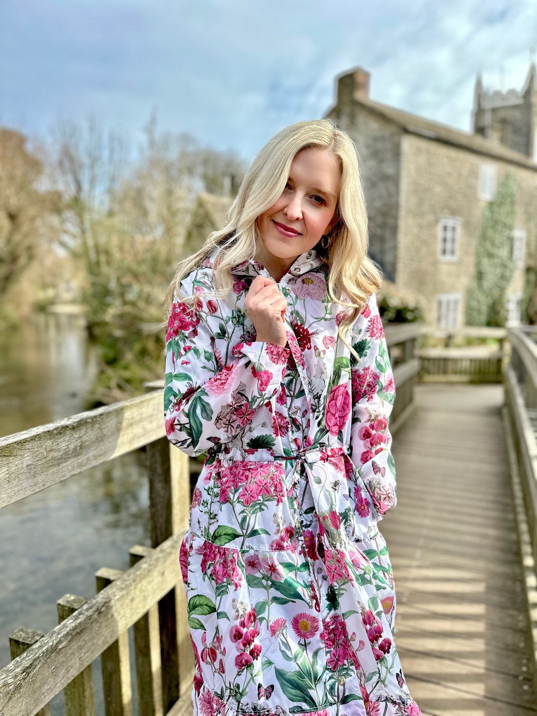 Beautiful light-weight calf length summer parka from Rosehip Design in our vibrant Sweetpeas design. The Windsor Parka has a long tiered skirt, drawstring waist and fully lined hood.