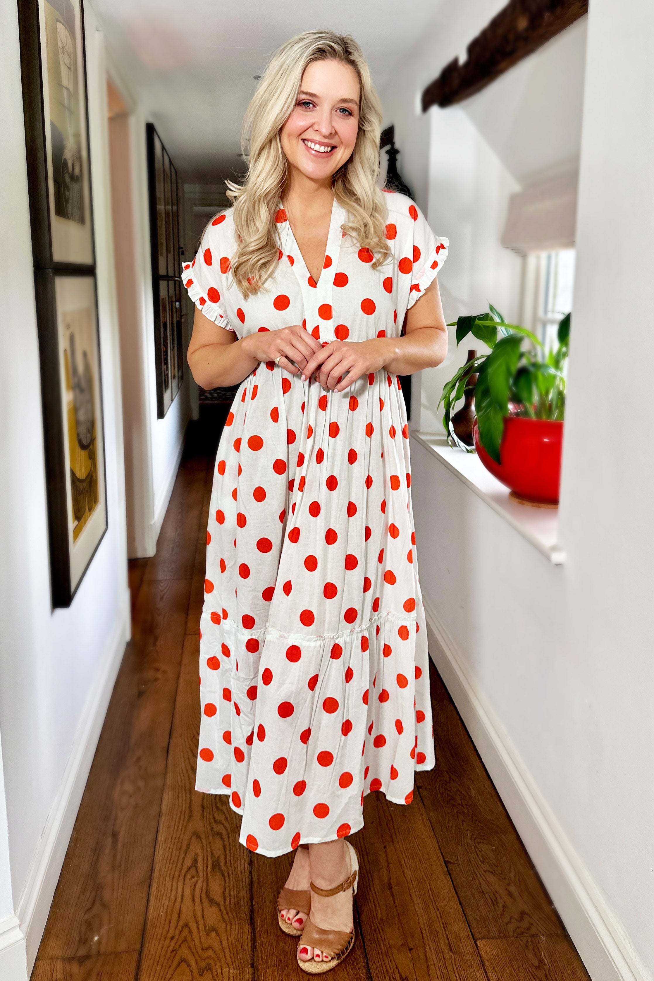 Rosehip Design Olivia is a beautiful cotton dress in our happy and fun Orange Dot print. The Olivia dress has short, capped sleeves with a rough frill. The skirt is tiered and has pockets.