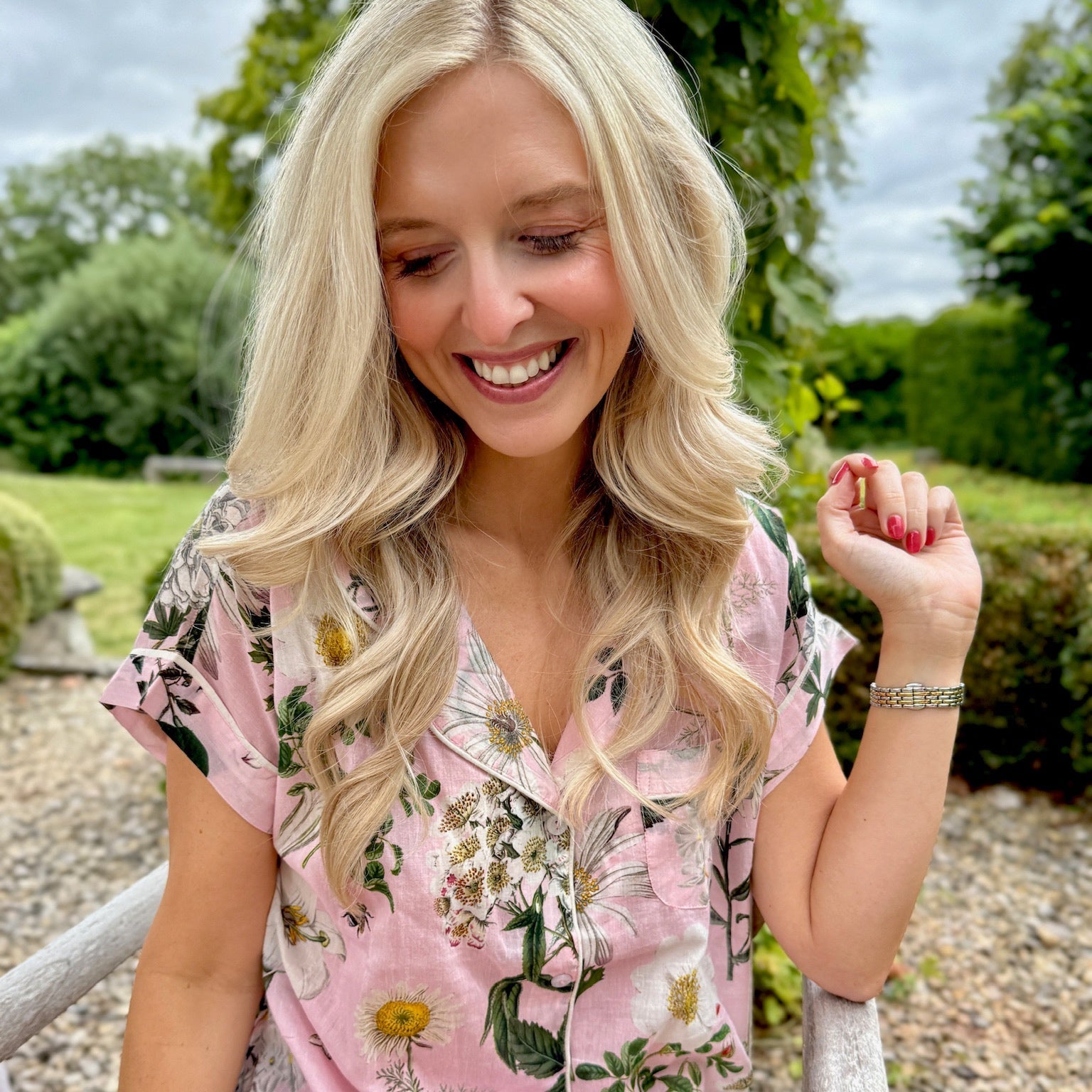 Rosehip Design Short Pyjamas in our calming Heavenly Rose print are made from 100% soft Indian cotton voile. The cuffs have contrast piping and the bottoms have drawstring as well as elastic. They are a comfy fit and come packaged in a matching drawstring bag.