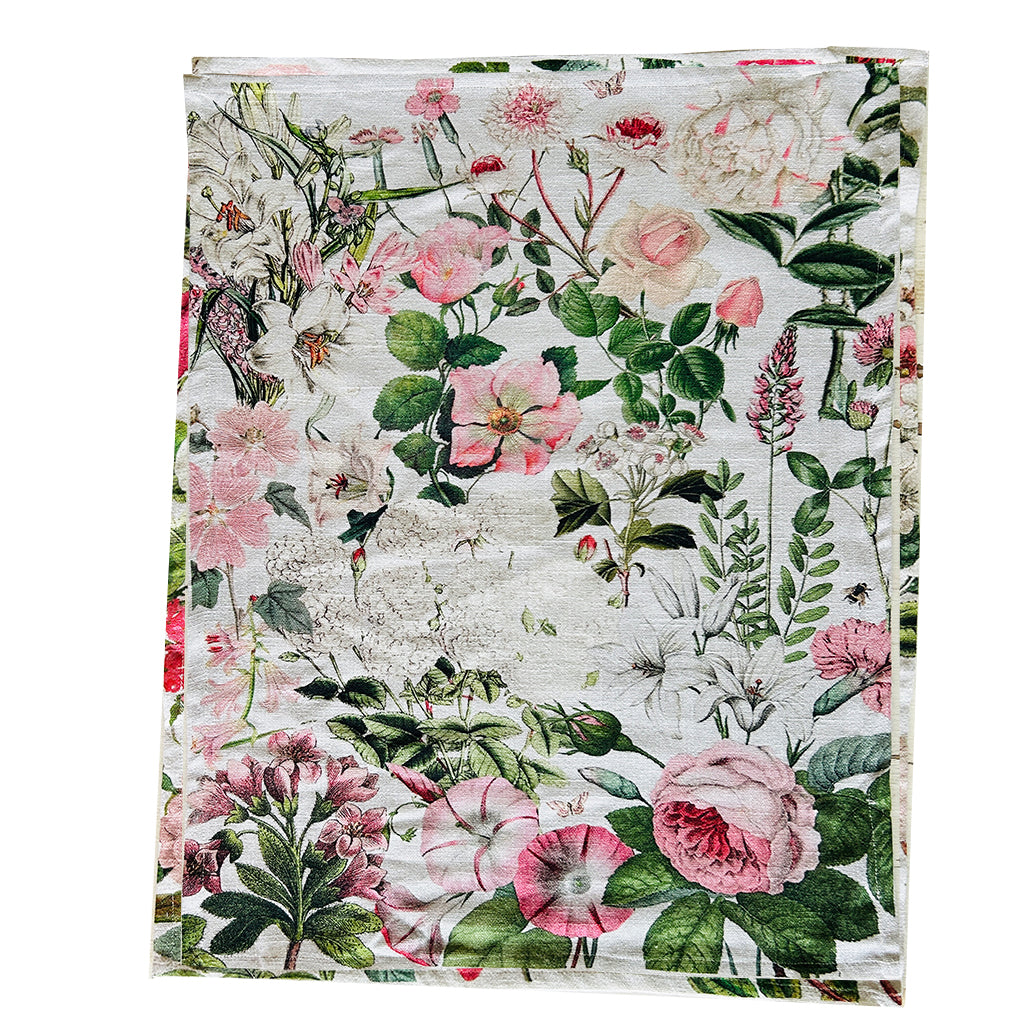 This stylish tea towel from Rosehip Design features a vibrant, vintage-inspired floral themed print.
Made from 100% cotton, this practical and highly absorbent essential makes drying dishes effortless.
Complete with a hanging loop, it is a durable, machine-washable accessory.
Also available in matching Apron and Heart Pot Holder.