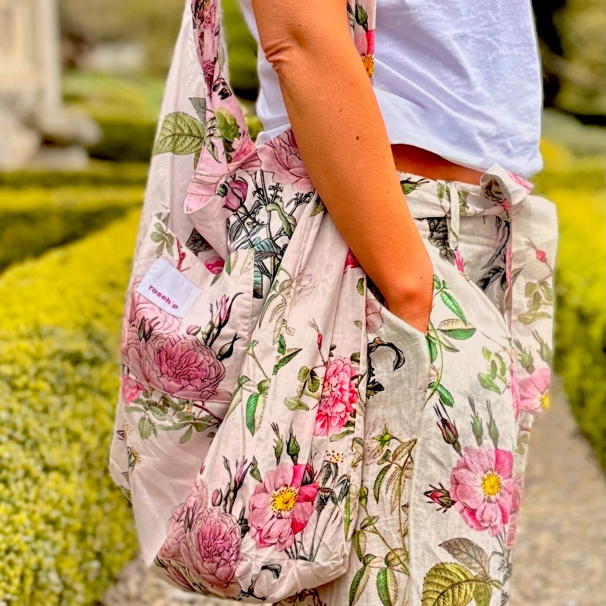 Person holding a Rosehip floral Gallerie bag outdoors