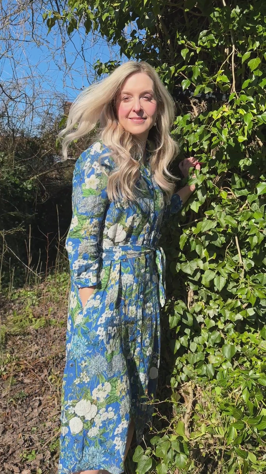 Spring into style with the Rosehip Design Lydia Linen Dress in Spring Blues design. This shirtwaister dress features a beautiful floral design and a fabric tie belt for a flattering fit. With its long sleeves and button-up front, this dress is the perfect combination of comfort and chic. Ready to bloom in your wardrobe!