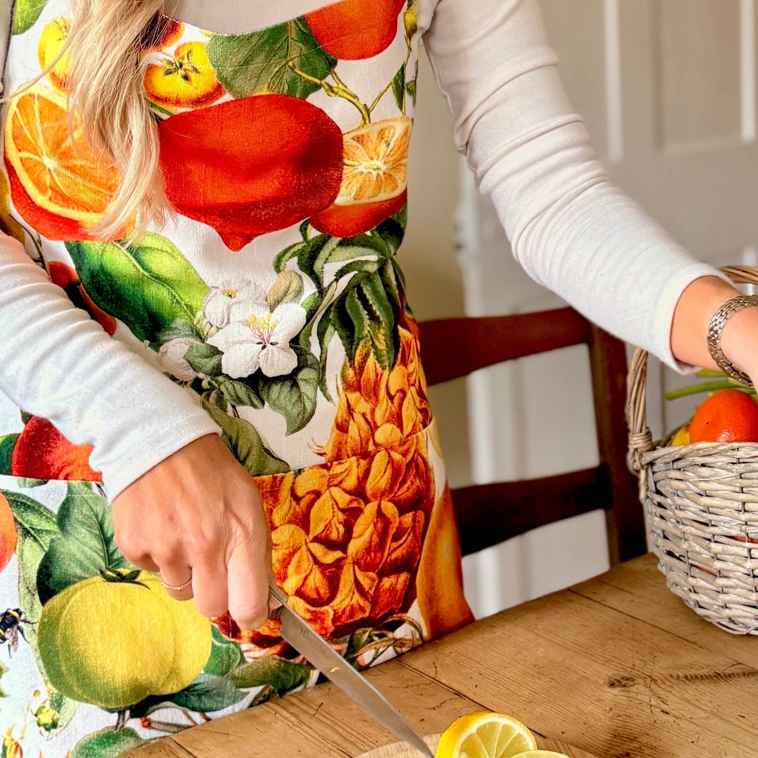 This striking floral apron from Rosehip Design is a stylish and practical choice for cooking or gardening.
The comfortable cotton design features an adjustable neck strap and generous deep pockets for tools.
Durable and machine-washable, it offers full coverage and long-lasting elegance in the kitchen.
Also available in Matching Tea Towels and Heart Pot Holders. 