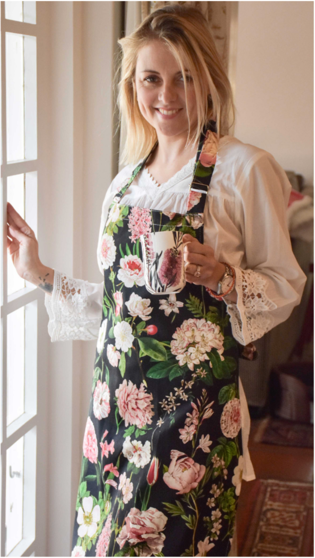 Rosehip Design Apron - a heavyweight 100% cotton Apron with adjustable neck strap and two generous deep pockets in our striking Peony Ebony design