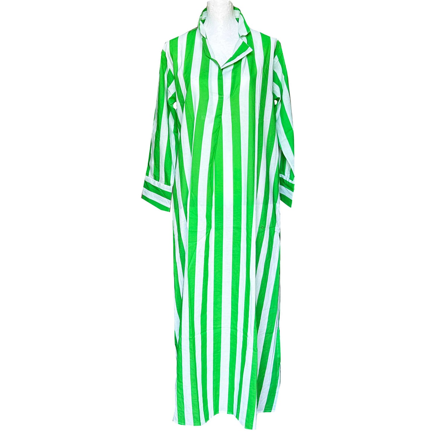 Rosehip Design Brige Kaftan Dress. Lovely long loose flowing Kaftan dress with pockets in our striking Verde green stripe design. Perfect Holiday wear!
The Brige dress is oversized. If you prefer more fitted, order a size down.