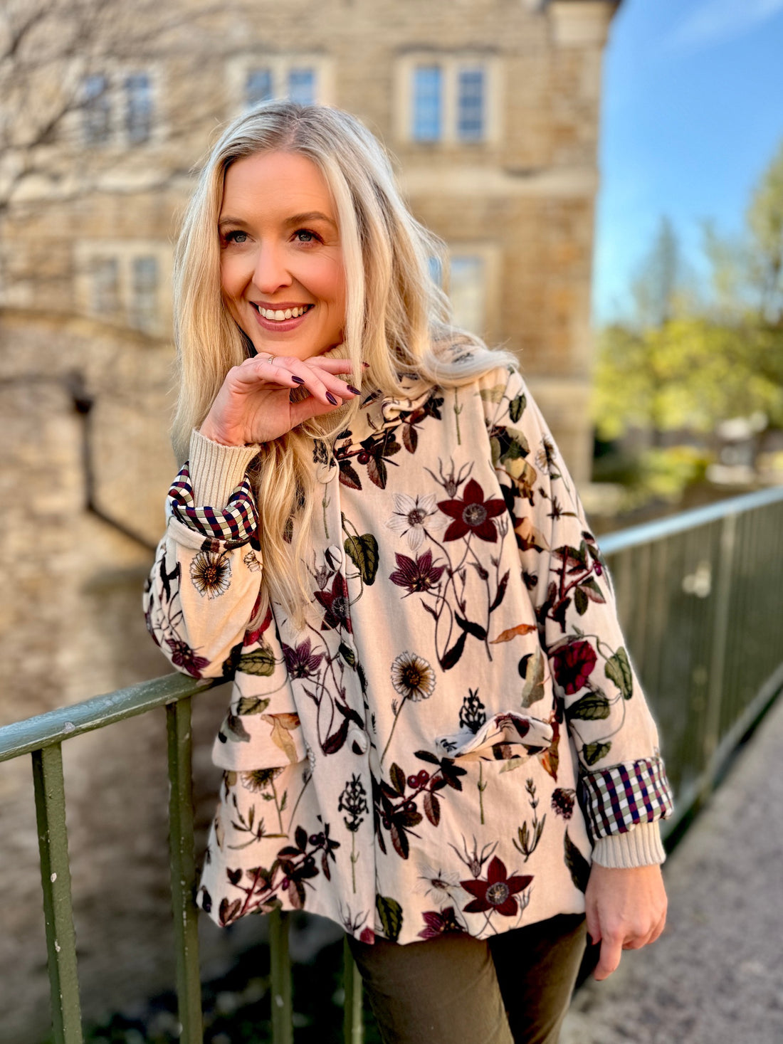 Wrap yourself in effortless elegance with the Rosehip Design Brompton Velvet Coat, designed in a rich velvet fabric that feels as luxurious as it looks. This statement coat features a playful autumn floral print, bringing warmth and charm to your seasonal wardrobe. Fully lined in co-ordinating checks, it offers a refined contrast and a polished finish inside and out.