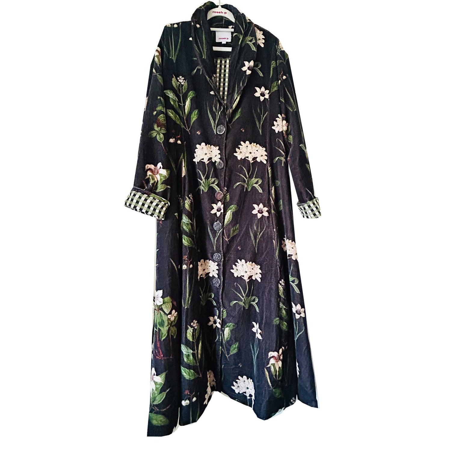 Wrap yourself in autumn warmth with this long velvet coat in a rich Rosehip Design Winter Floral that perfectly echoes the season. The soft velvet exterior is complemented by a classic check lining, adding a touch of style to its bold, modern silhouette. Luxuriously warm yet effortlessly wearable, it’s the perfect layer for crisp autumn days — whether you’re strolling through the countryside or heading into the city.