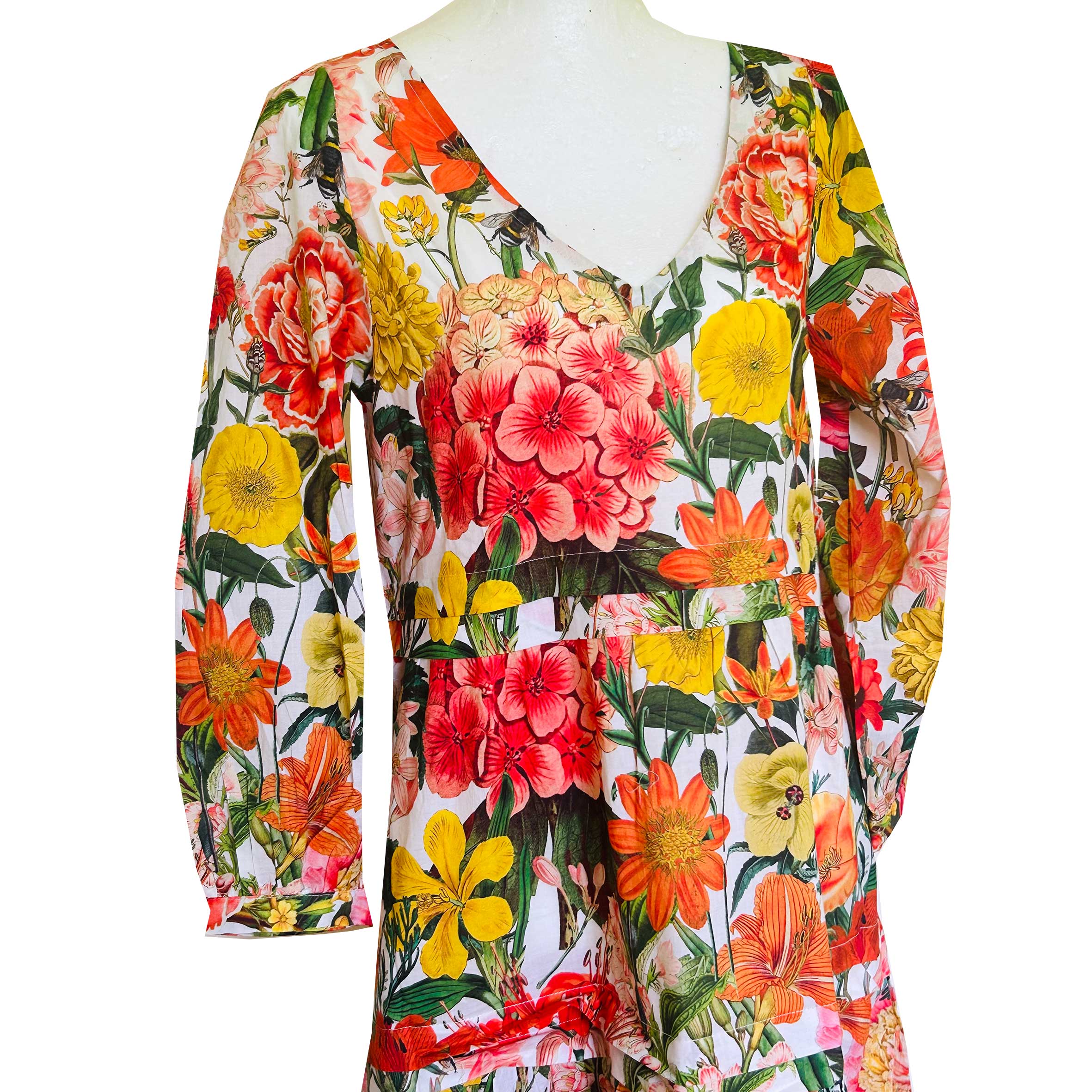 Rosehip Design Francesca Dress is a charming blend of comfort and elegance. It is a slightly structured dress, with tucks between the tiers and buttoned cuffs. Made of 100% cotton, in our striking Marigolds design of bright citrus colours it&