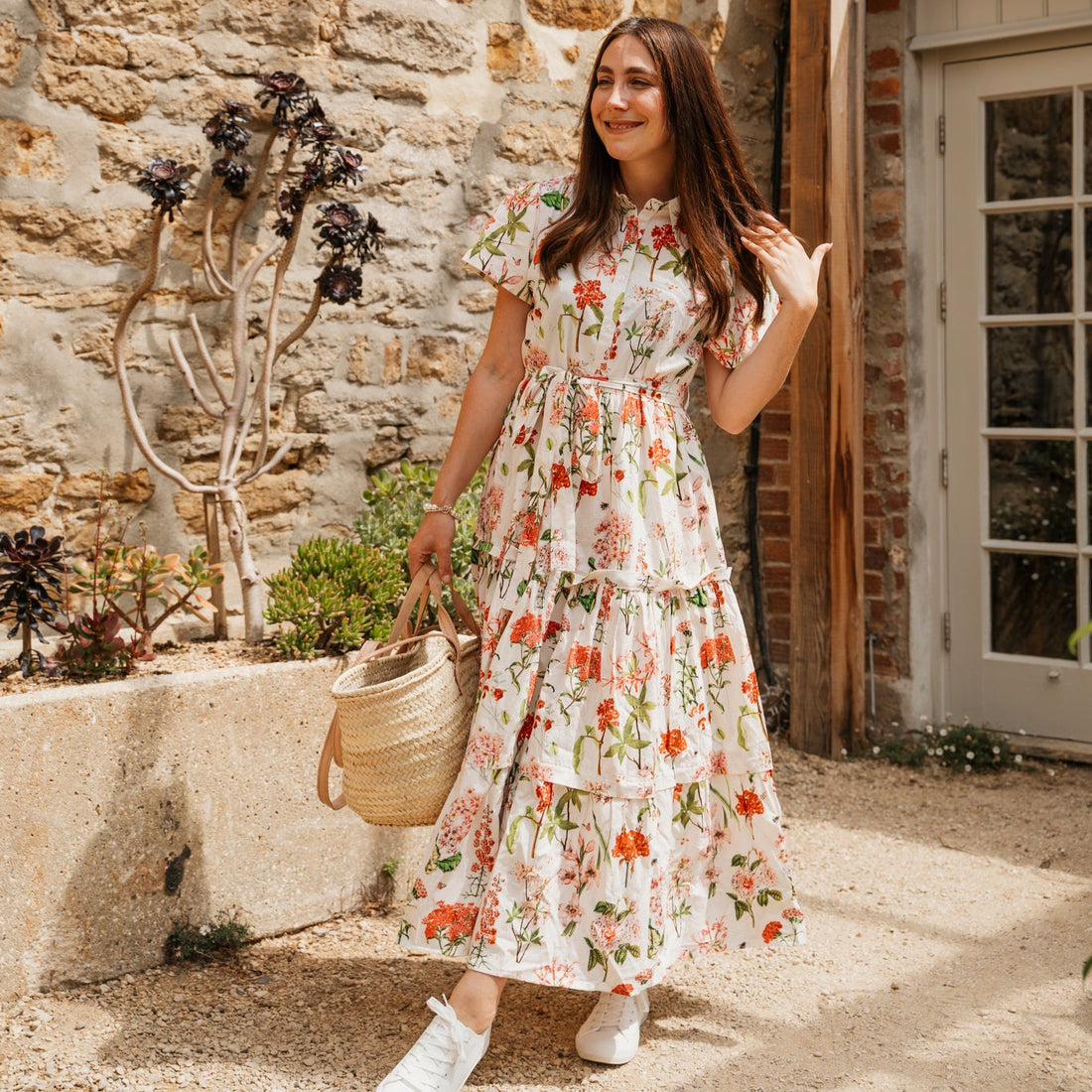 The Rosehip Design Grace Cotton Dress is a maxi style dress made of 100% Cotton Poplin.
Stylishly designed with buttons down the front, a tuck between tiers, short sleeves, and of course, side pockets.