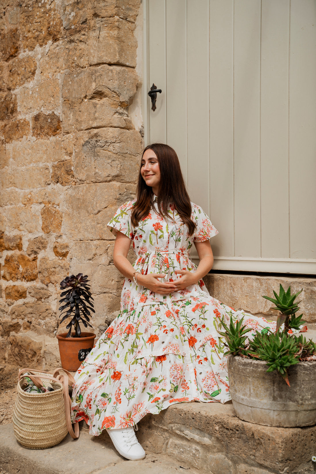 The Rosehip Design Grace Cotton Dress is a maxi style dress made of 100% Cotton Poplin.
Stylishly designed with buttons down the front, a tuck between tiers, short sleeves, and of course, side pockets.