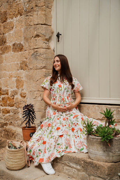 The Rosehip Design Grace Cotton Dress is a maxi style dress made of 100% Cotton Poplin.

Stylishly designed with buttons down the front, a tuck between tiers, short sleeves, and of course, side pockets.
