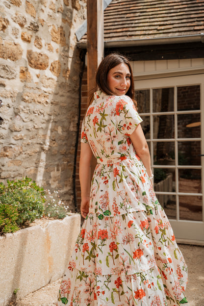 The Rosehip Design Grace Cotton Dress is a maxi style dress made of 100% Cotton Poplin.

Stylishly designed with buttons down the front, a tuck between tiers, short sleeves, and of course, side pockets.

