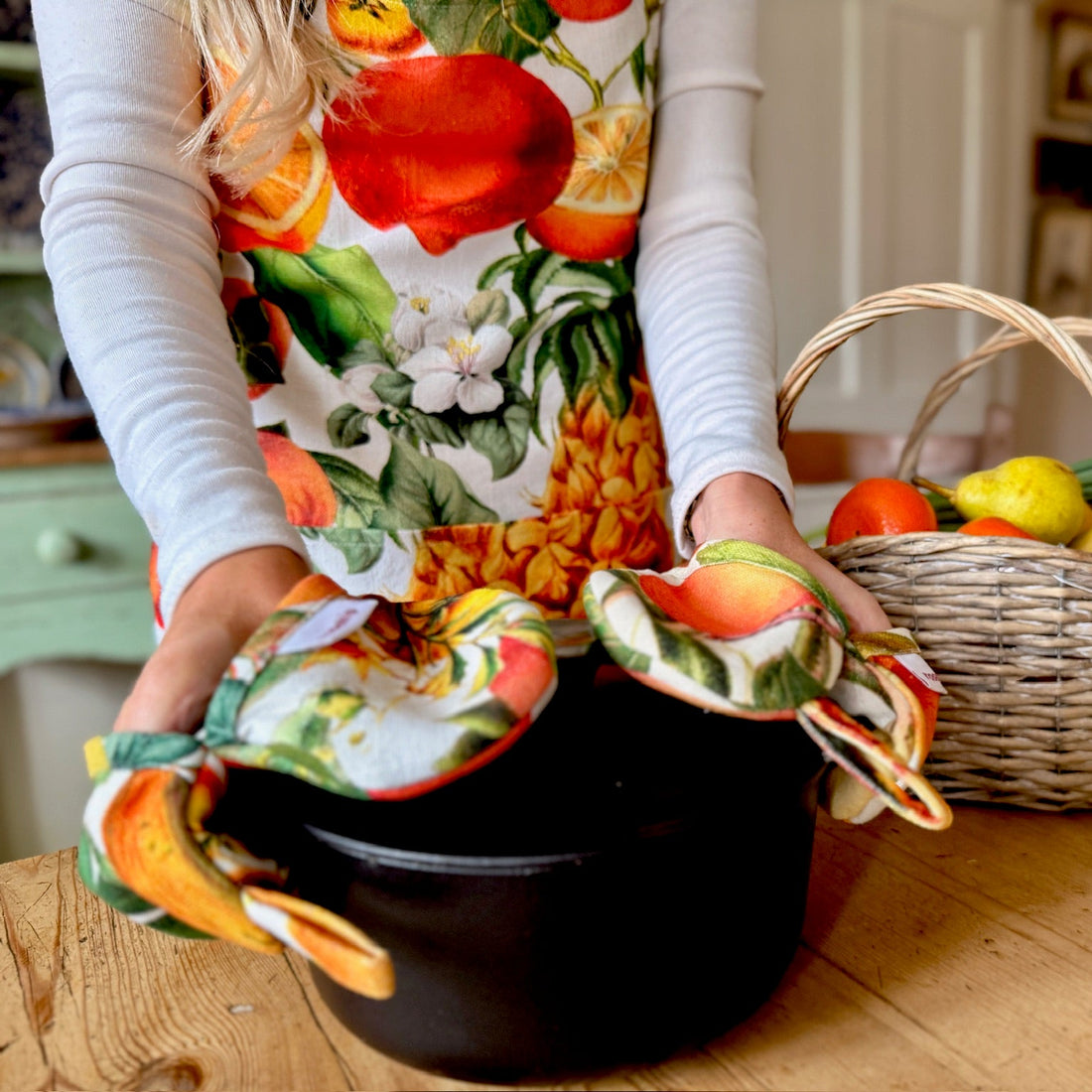 This fun heart-shaped oven glove from Rosehip Design is a stylish and practical floral essential for any kitchen.
Crafted from heat-resistant 100% cotton, this useful accessory provides a comfortable, secure grip and lasting durability.
The vibrant floral themed design and a convenient hanging loop make it the perfect blend of elegance and functionality.
Matching Tea Towels and Aprons are also available.