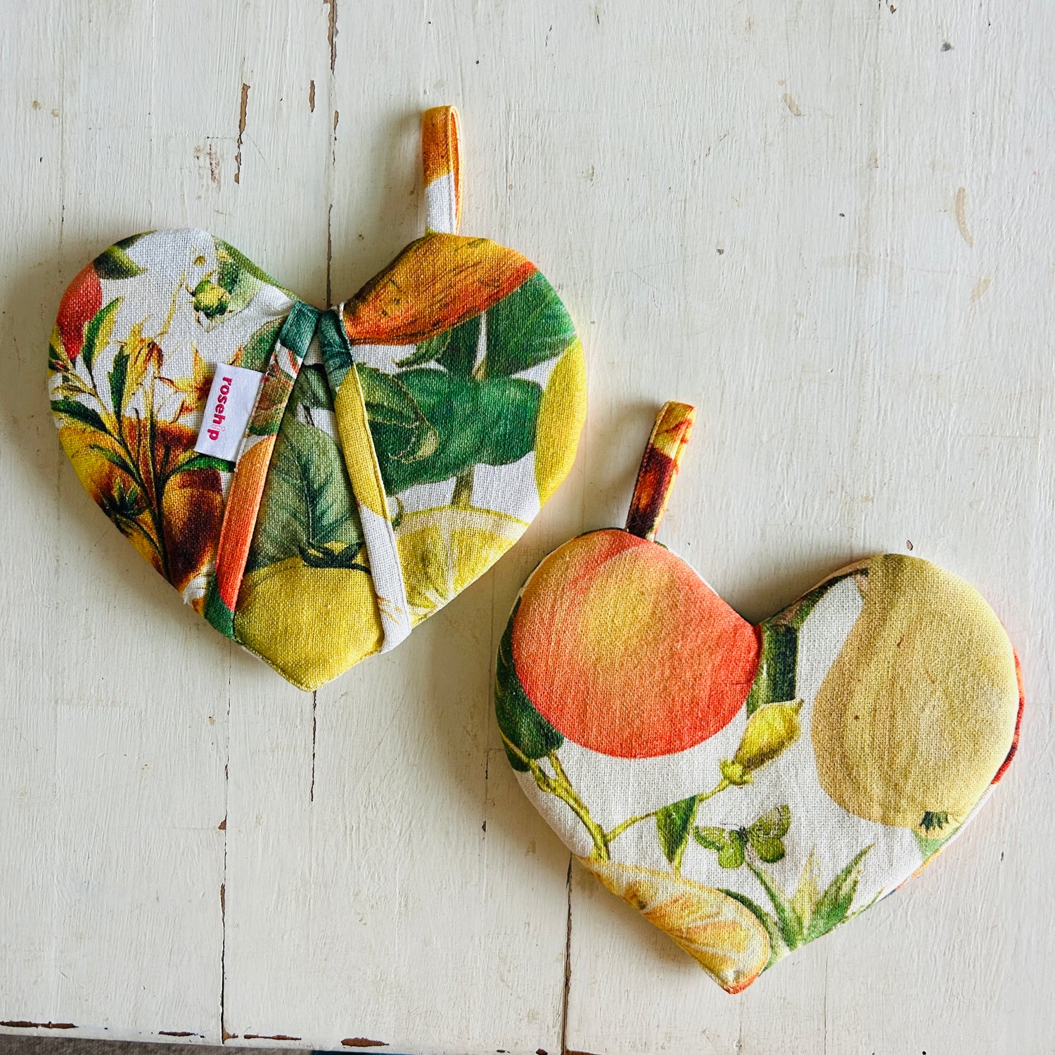 This fun heart-shaped oven glove from Rosehip Design is a stylish and practical floral essential for any kitchen.
Crafted from heat-resistant 100% cotton, this useful accessory provides a comfortable, secure grip and lasting durability.
The vibrant floral themed design and a convenient hanging loop make it the perfect blend of elegance and functionality.
Matching Tea Towels and Aprons are also available.