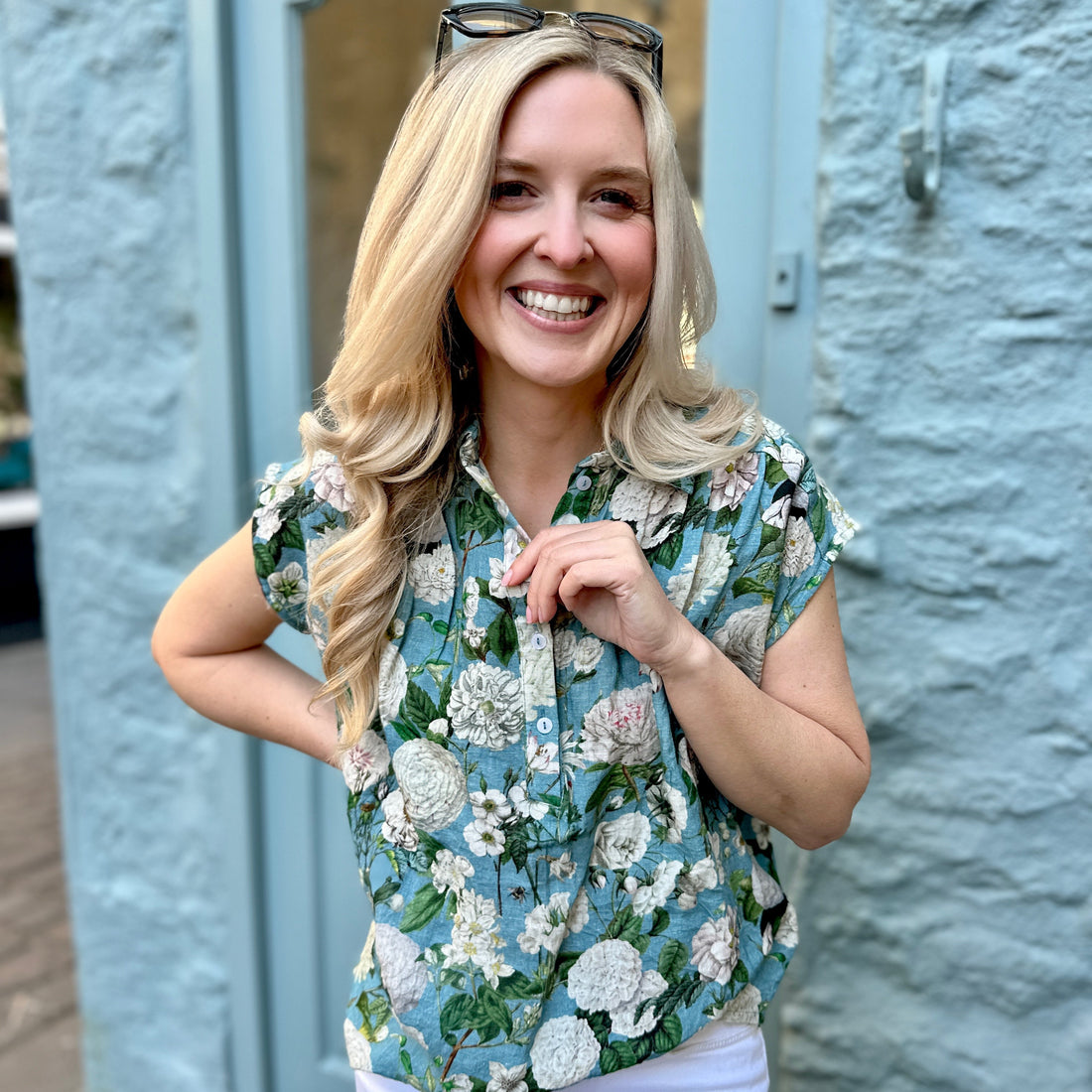 Light, breathable, and effortlessly stylish — the Rosehip Design Jemma Shirt is made from 100% pure linen and finished with a white Camelia Ocean print on beautiful ocean coloured background. Designed with a neat collar, a partial button front, and gently capped sleeves, it&