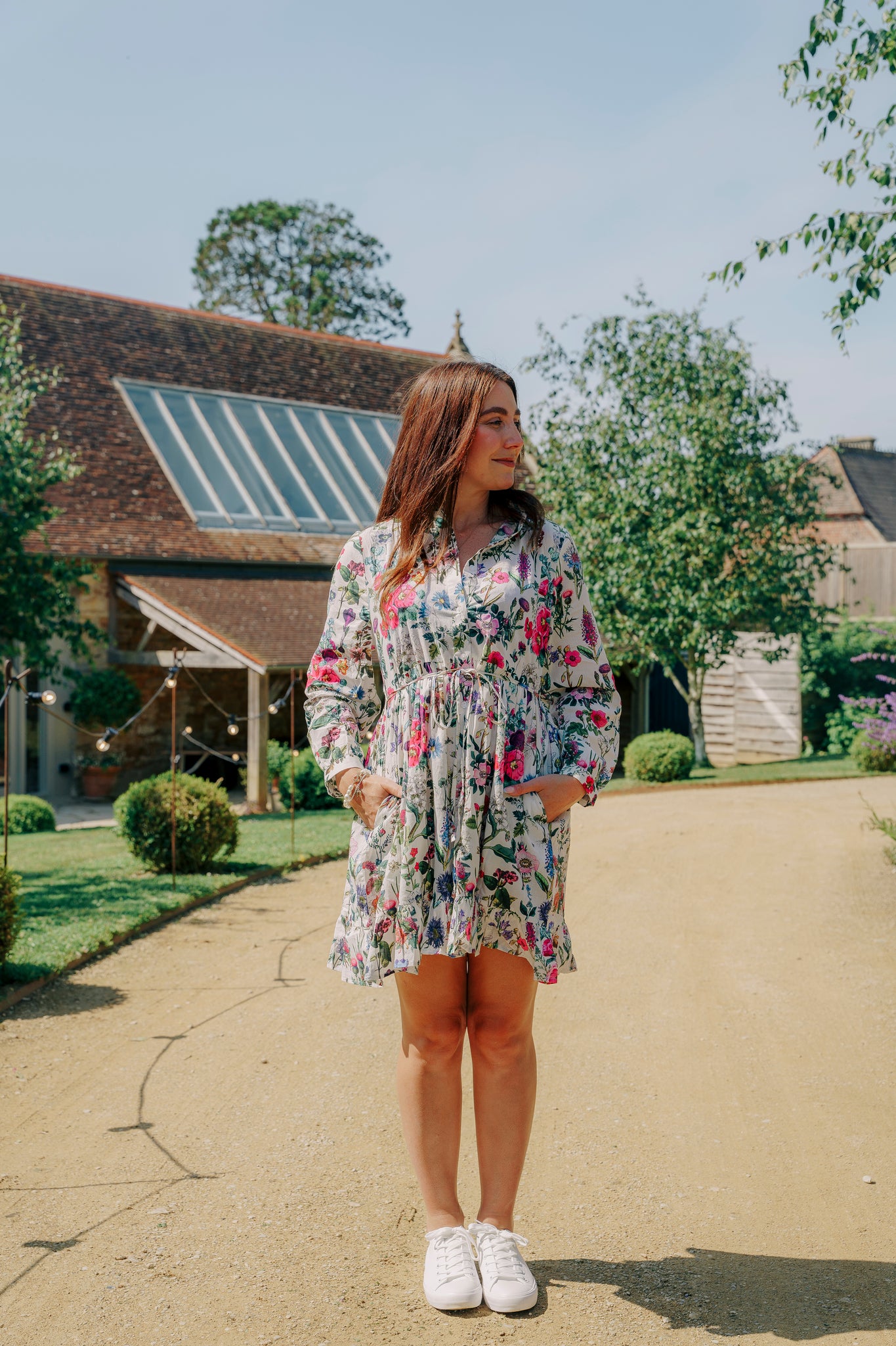 Rosehip Design Josie Cotton Dress is a knee-length cotton tiered dress with a tie belt and pockets. 

Make a statement in our dazzling Barcelona design.