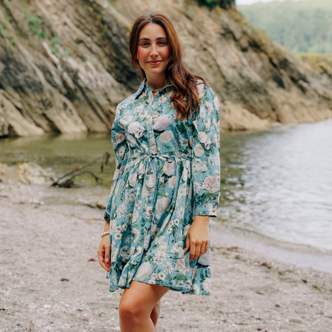 Rosehip Design Josie Cotton Dress is a knee-length cotton tiered dress with a tie belt and pockets.
Make a glamorous entrance in our breezy Camelia Ocean design.