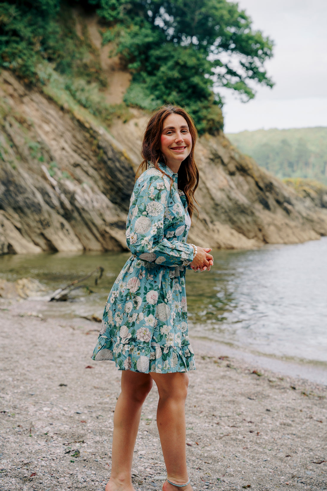 Rosehip Design Josie Cotton Dress is a knee-length cotton tiered dress with a tie belt and pockets.
Make a glamorous entrance in our breezy Camelia Ocean design.
