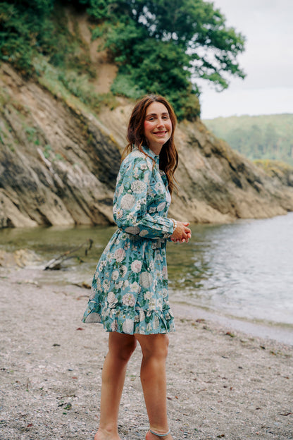 Rosehip Design Josie Cotton Dress is a knee-length cotton tiered dress with a tie belt and pockets.

Make a glamorous entrance in our breezy Camelia Ocean design.
