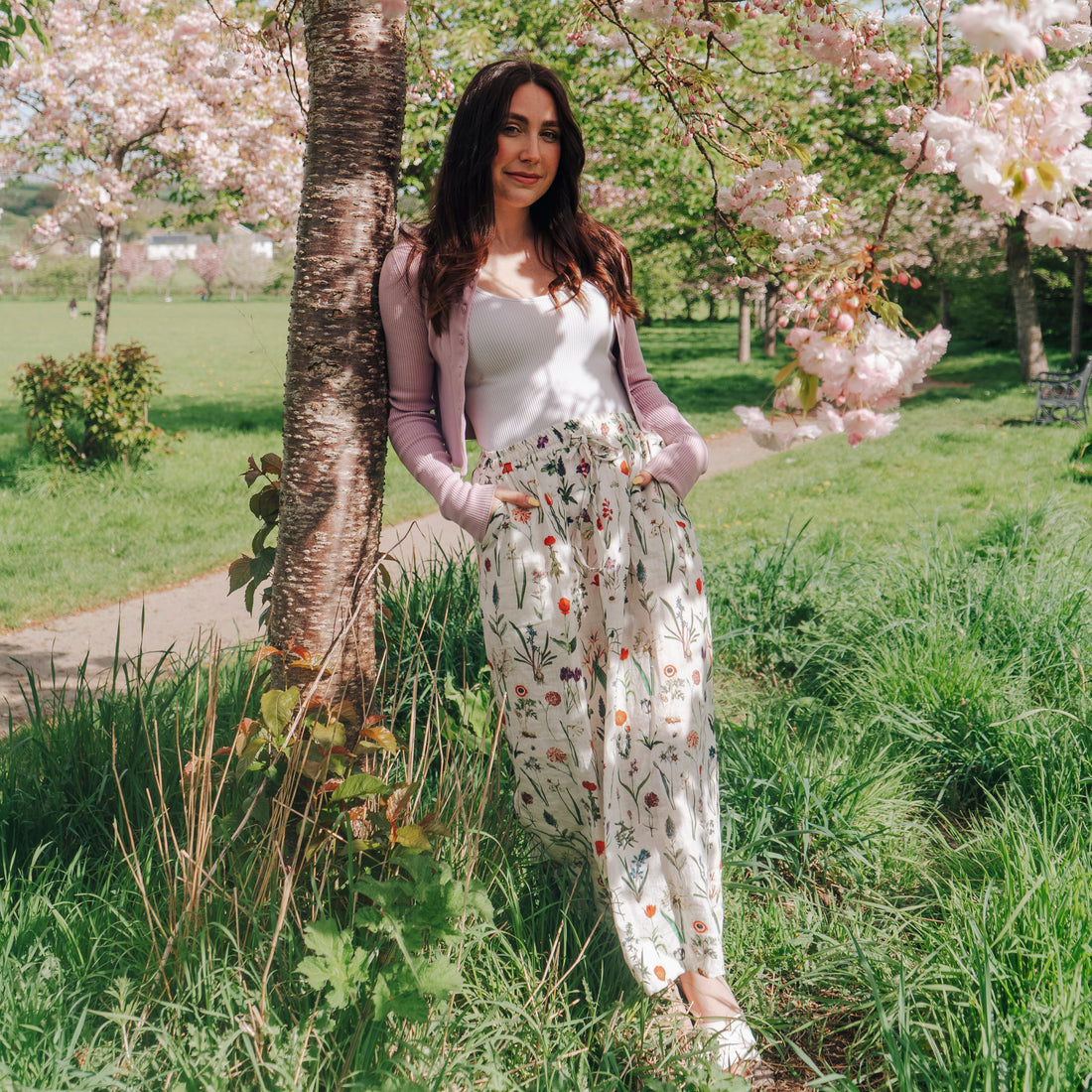 Crafted from 100% linen, the Rosehip Design Lilah Skirt in April design is a warm-weather staple with timeless appeal. Designed with a flattering classic cut, it features an elasticated waistband with a functional drawstring for a comfortable, adjustable fit. Subtle side slits add ease of movement and a touch of effortless elegance — perfect for sunny days, from morning markets to seaside strolls.