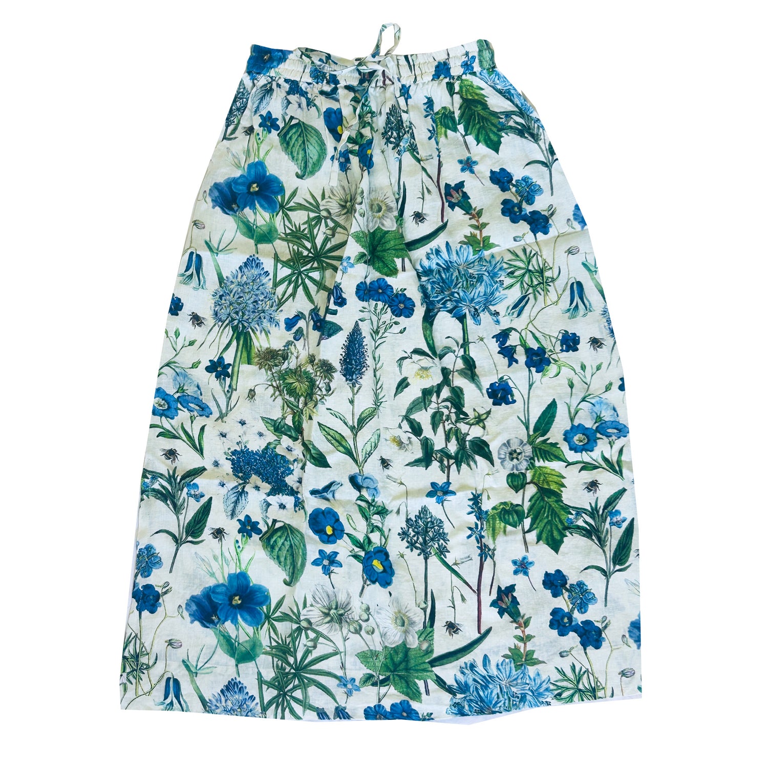 Crafted from 100% linen, the Rosehip Design Lilah Skirt in Cobalt design is a warm-weather staple with timeless appeal. Designed with a flattering classic cut, it features an elasticated waistband with a functional drawstring for a comfortable, adjustable fit. Subtle side slits add ease of movement and a touch of effortless elegance — perfect for sunny days, from morning markets to seaside strolls.
