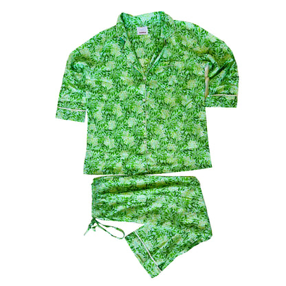 Rosehip Design Long Pyjamas in our verdant Hedgerow print are made from 100% soft Indian cotton voile. The cuffs have contrast piping and the bottoms have drawstring as well as elastic. They are a comfy fit and come packaged in a matching drawstring bag.