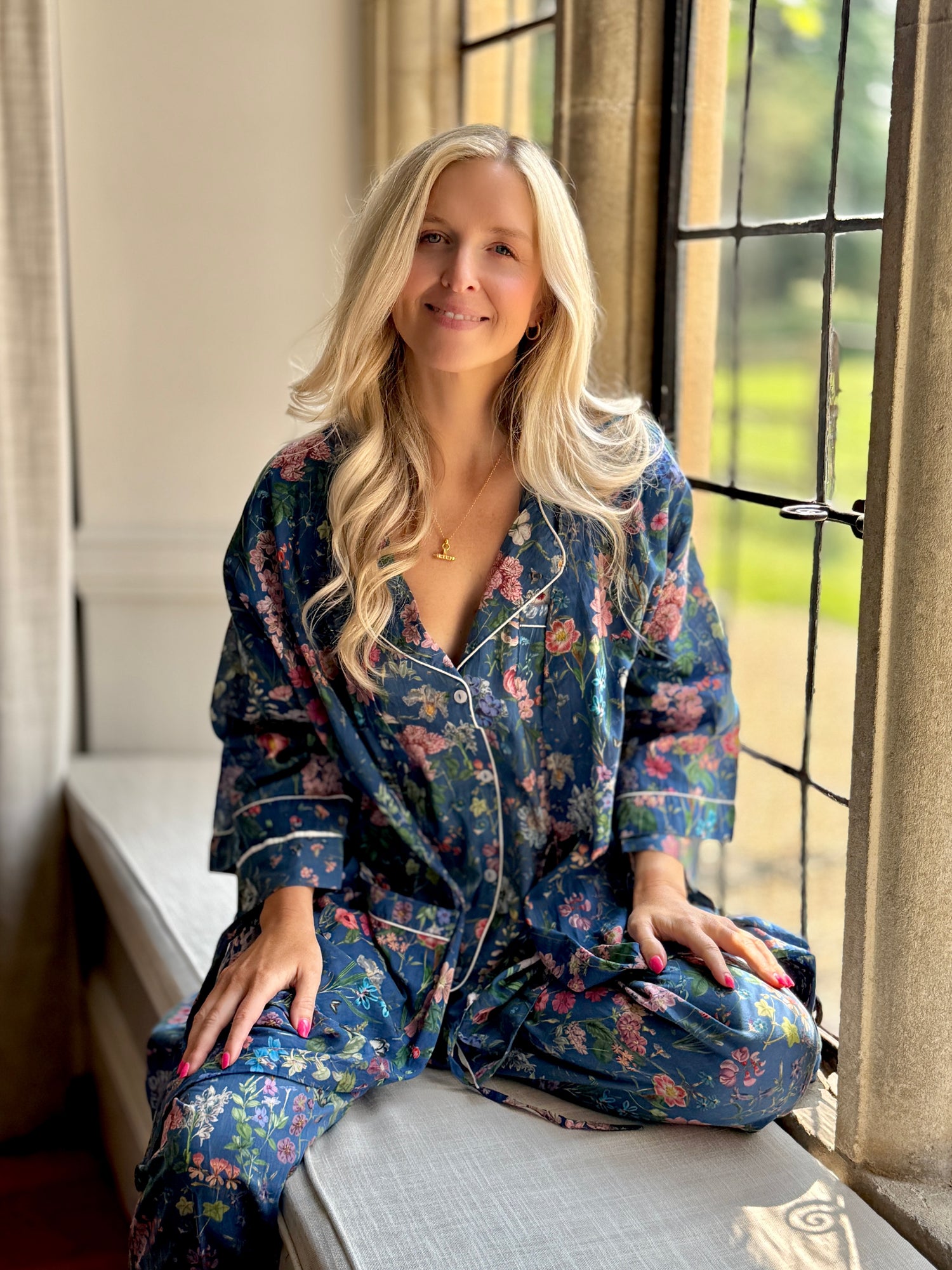 Rosehip Design Long Pyjamas in our bold Horsley Navy print are made from 100% soft Indian cotton voile. The cuffs have contrast piping and the bottoms have drawstring as well as elastic. They are a comfy fit and come packaged in a matching drawstring bag.