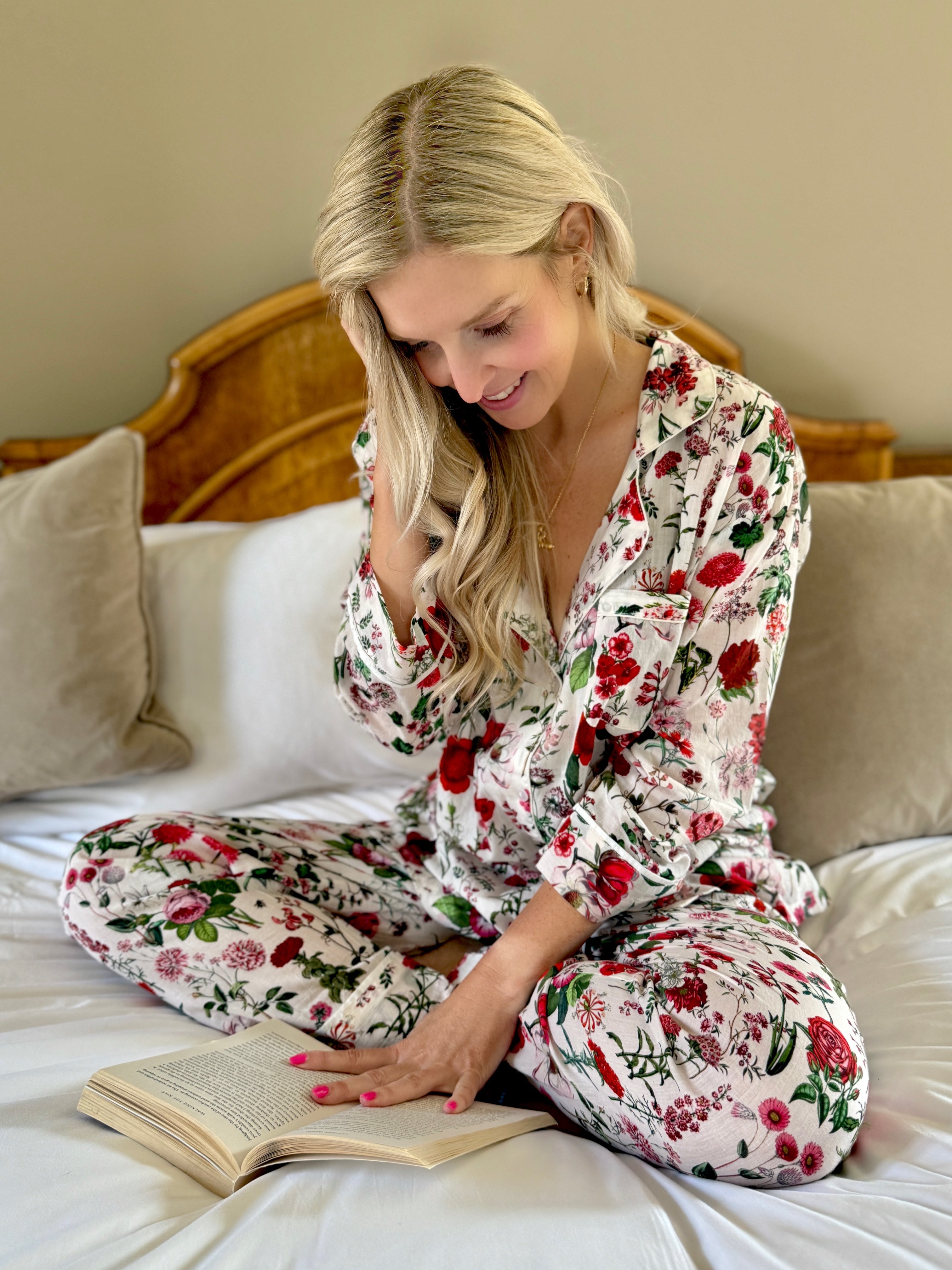 Rosehip Design Long Pyjamas in our striking Somerset print are made from 100% soft Indian cotton voile. The cuffs have contrast piping and the bottoms have drawstring as well as elastic. They are a comfy fit and come packaged in a matching drawstring bag.