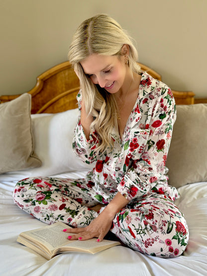 Rosehip Design Long Pyjamas in our striking Somerset print are made from 100% soft Indian cotton voile. The cuffs have contrast piping and the bottoms have drawstring as well as elastic. They are a comfy fit and come packaged in a matching drawstring bag.