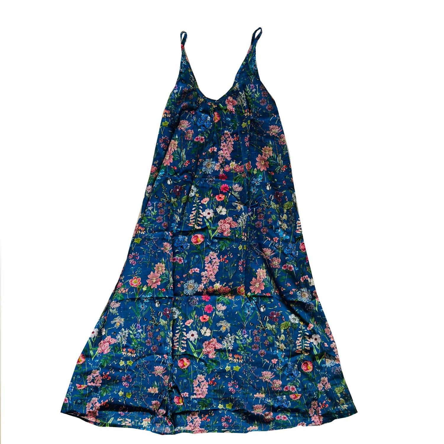 Embrace lightweight comfort with this Rosehip Design long floral cotton nightie dress, perfect for a restful night’s sleep or relaxing around the house. Made from soft, breathable cotton with a charming floral print, this loose-fitting nightdress keeps you cool and comfortable. Designed with adjustable spaghetti straps, it offers a custom fit that suits every body shape. Ideal for warm nights or as an airy, casual loungewear option, this floral nightdress is the perfect blend of style and comfort.