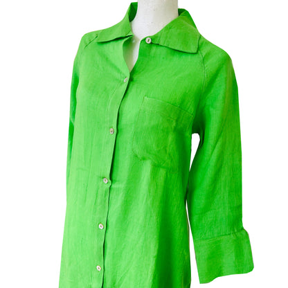 Rosehip Design Lucy Dress is a classic Shirt dress with 3/4 length sleeves, side pockets, front buttons and curved side slits. Made from 100% Linen in a verdant Emerald hue.