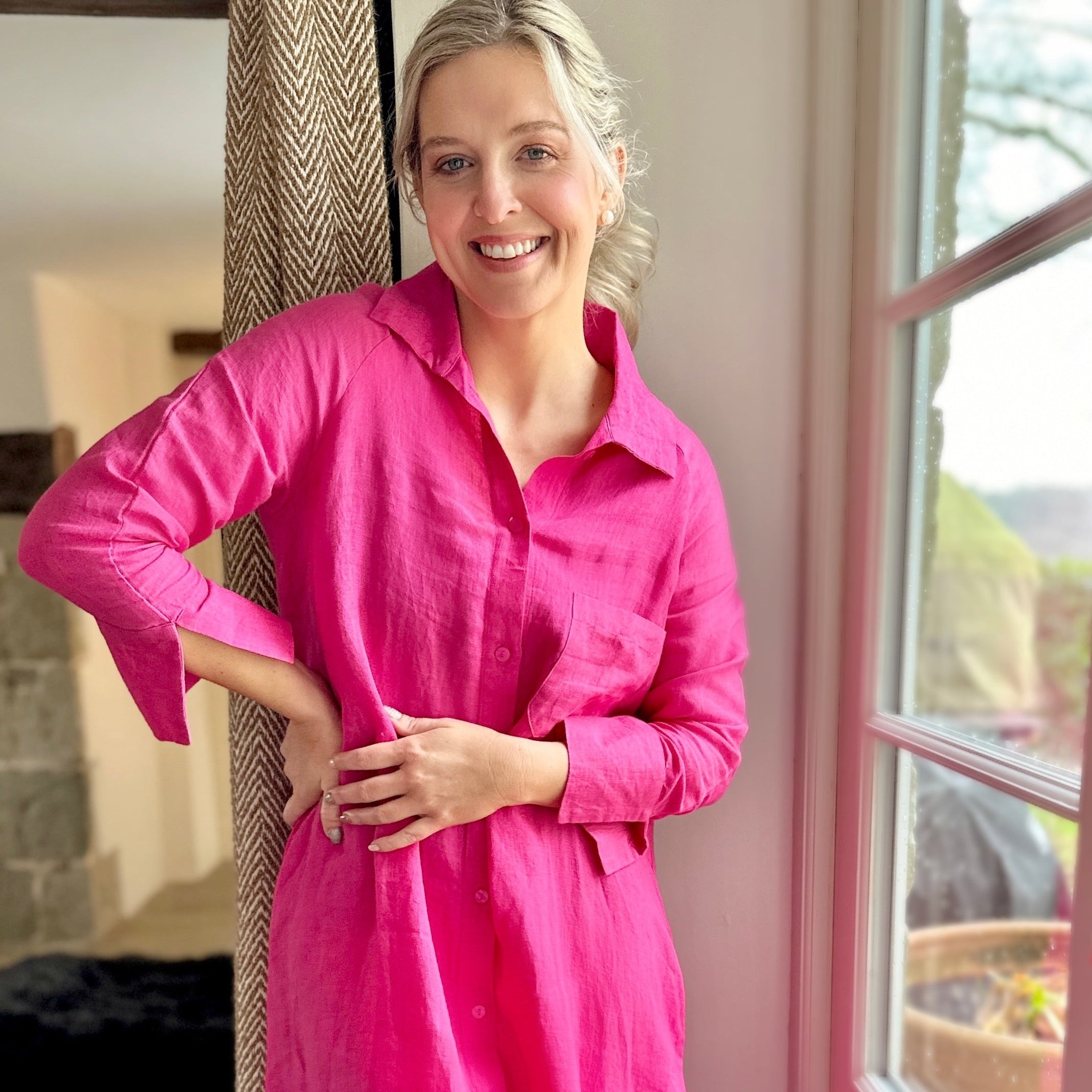 Rosehip Design Lucy Dress is a classic Shirt dress with 3/4 length sleeves, side pockets, front buttons and curved side slits. Made from 100% Linen in tasty Strawberry red.