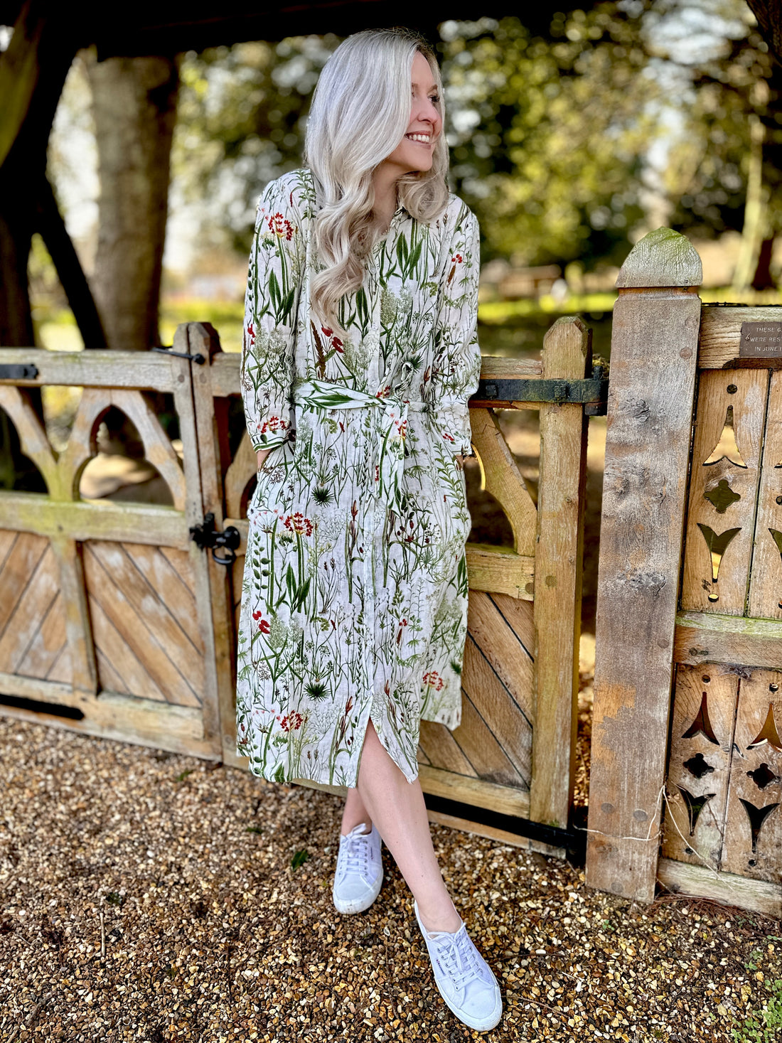 Spring into style with the Rosehip Design Lydia Linen Dress in Wildgrass design. This shirtwaister dress features a beautiful floral design and a fabric tie belt for a flattering fit. With its long sleeves and button-up front, this dress is the perfect combination of comfort and chic. Ready to bloom in your wardrobe!