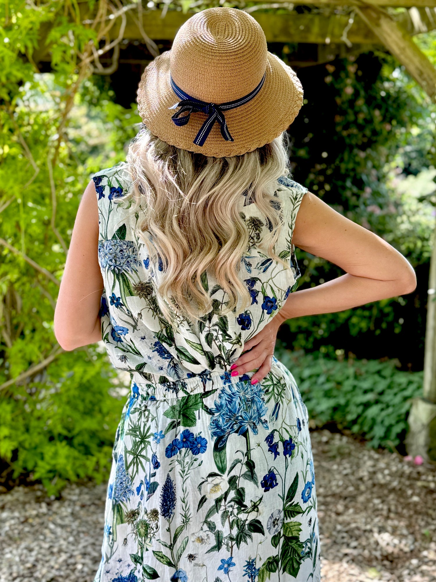 The Maeve is a fabulous sleeveless Linen shirt with buttons down the front and a beautifully curved hem. Available in Rosehip Designs signature floral fabrics.

The Maeve shirt looks lovely with shorts or jeans, or can be worn with the matching Lilah Linen skirt