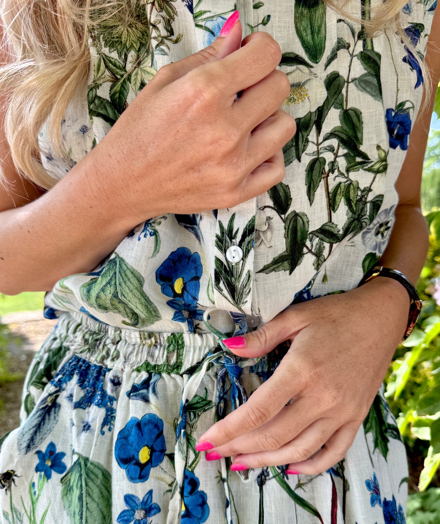 The Maeve is a fabulous sleeveless Linen shirt with buttons down the front and a beautifully curved hem. Available in Rosehip Designs signature floral fabrics.

The Maeve shirt looks lovely with shorts or jeans, or can be worn with the matching Lilah Linen skirt