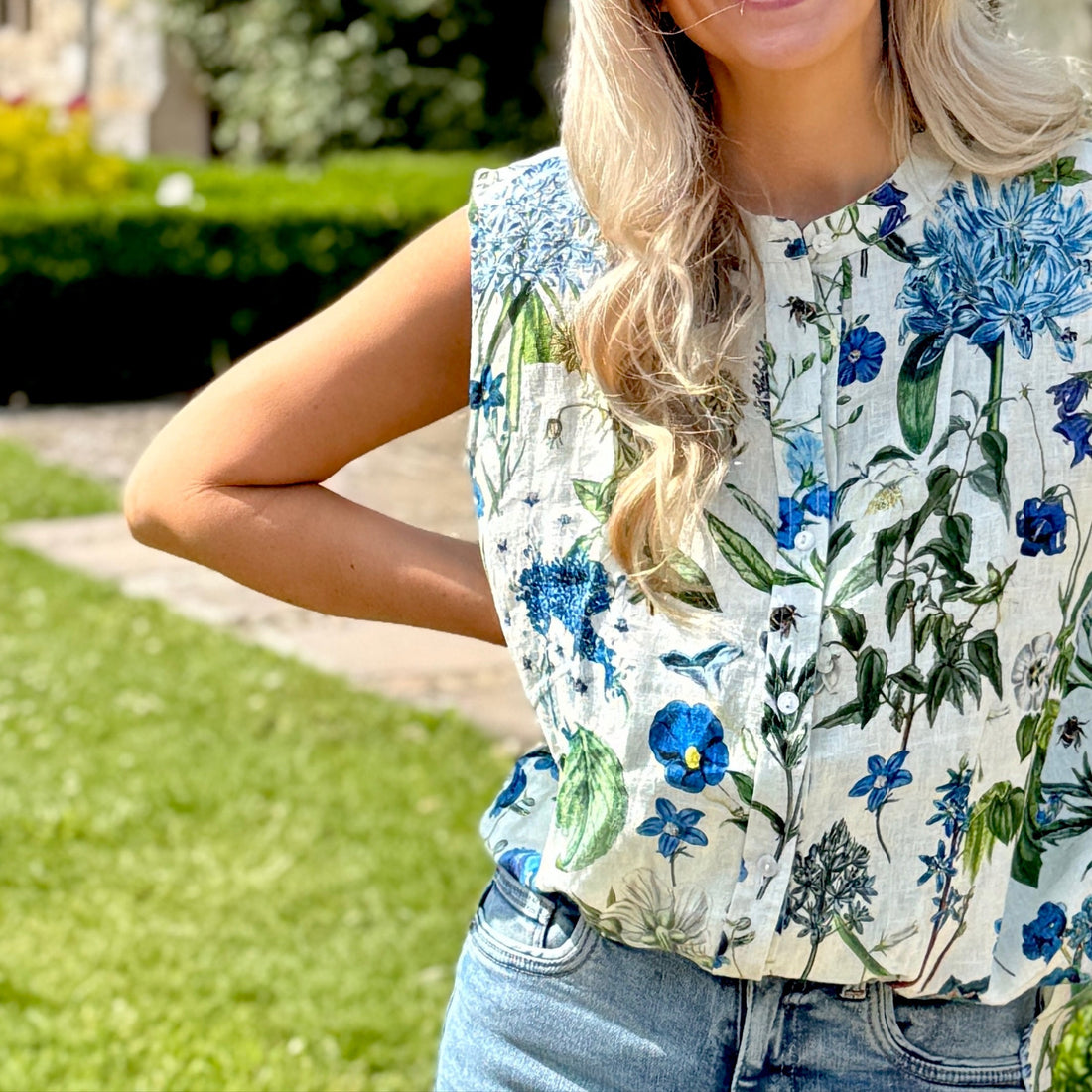 The Maeve is a fabulous sleeveless Linen shirt with buttons down the front and a beautifully curved hem. Available in Rosehip Designs signature floral fabrics.

The Maeve shirt looks lovely with shorts or jeans, or can be worn with the matching Lilah Linen skirt