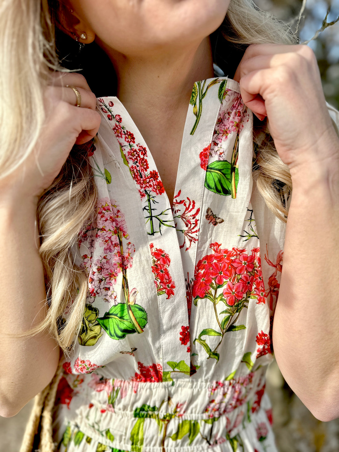 The Rosehip Design Margot cotton dress in Spring Blossom is a beautifully feminine and effortless dress, designed for all-day comfort. Featuring a double elasticated waistband for a flattering fit, a flowing tiered skirt, and short capped sleeves, it blends elegance with ease. With the added practicality of pockets, it’s perfect for both casual outings and special occasions.