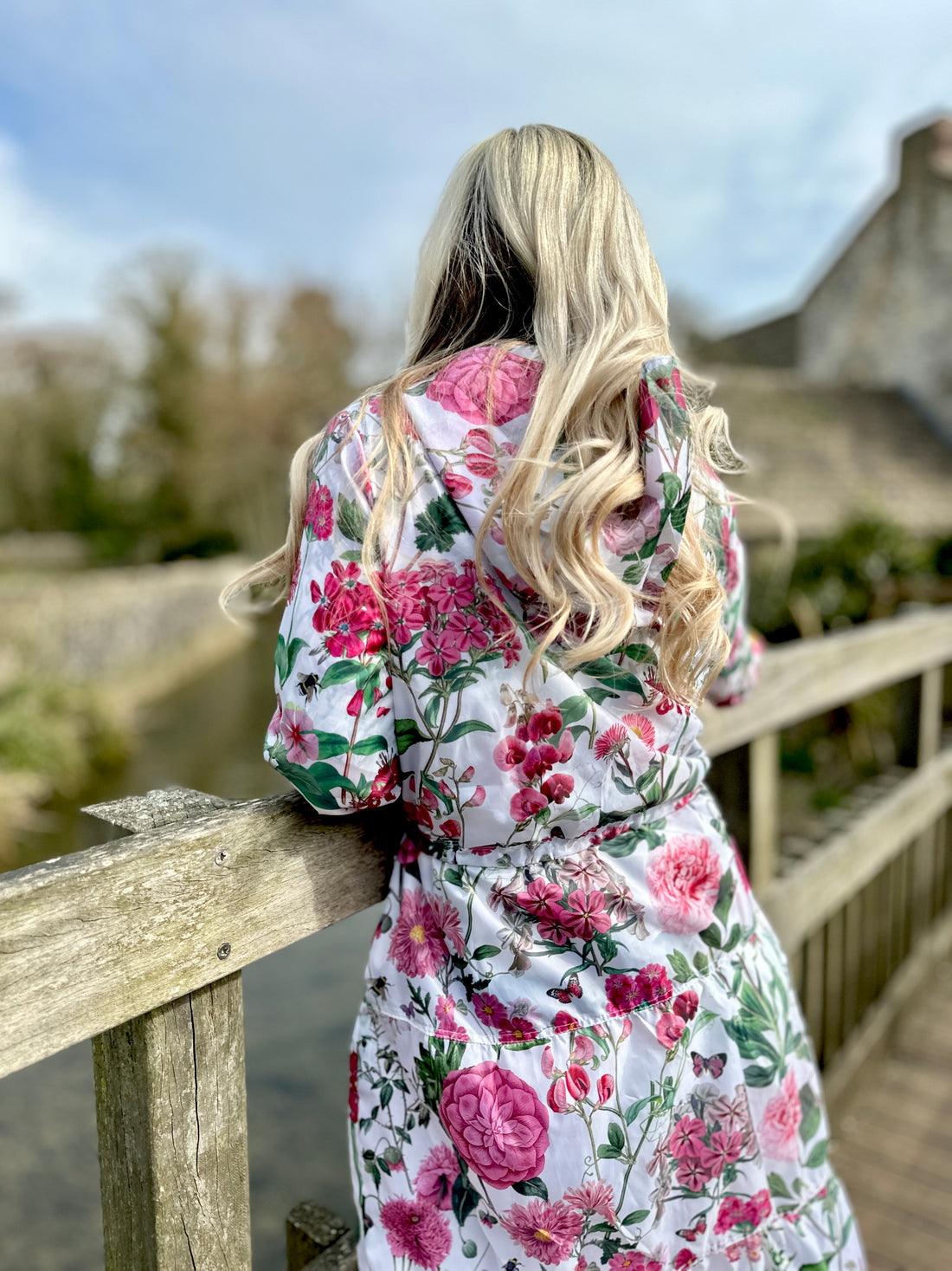 Beautiful light-weight calf length summer parka from Rosehip Design in our vibrant Sweetpeas design. The Windsor Parka has a long tiered skirt, drawstring waist and fully lined hood.