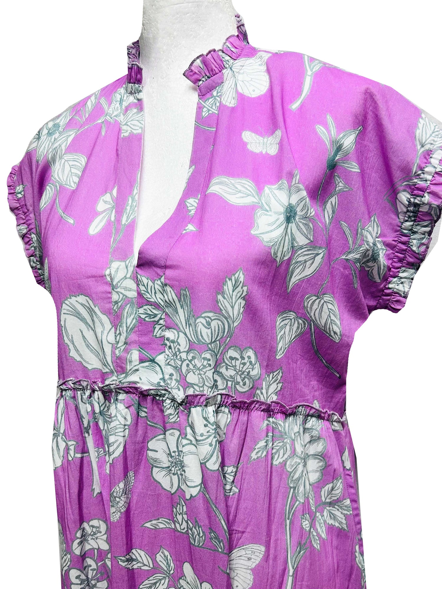 Rosehip Design Olivia is a beautiful cotton dress in our funky Aster Lilac print. The Olivia dress has short, capped sleeves with a rough frill. The skirt is tiered and has pockets.