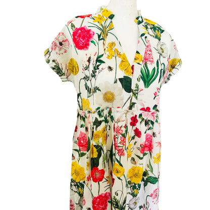 Rosehip Design Olivia is a beautiful cotton dress in our cheerful Corsley floral print. The Olivia dress has short, capped sleeves with a rough frill. The skirt is tiered and has pockets.