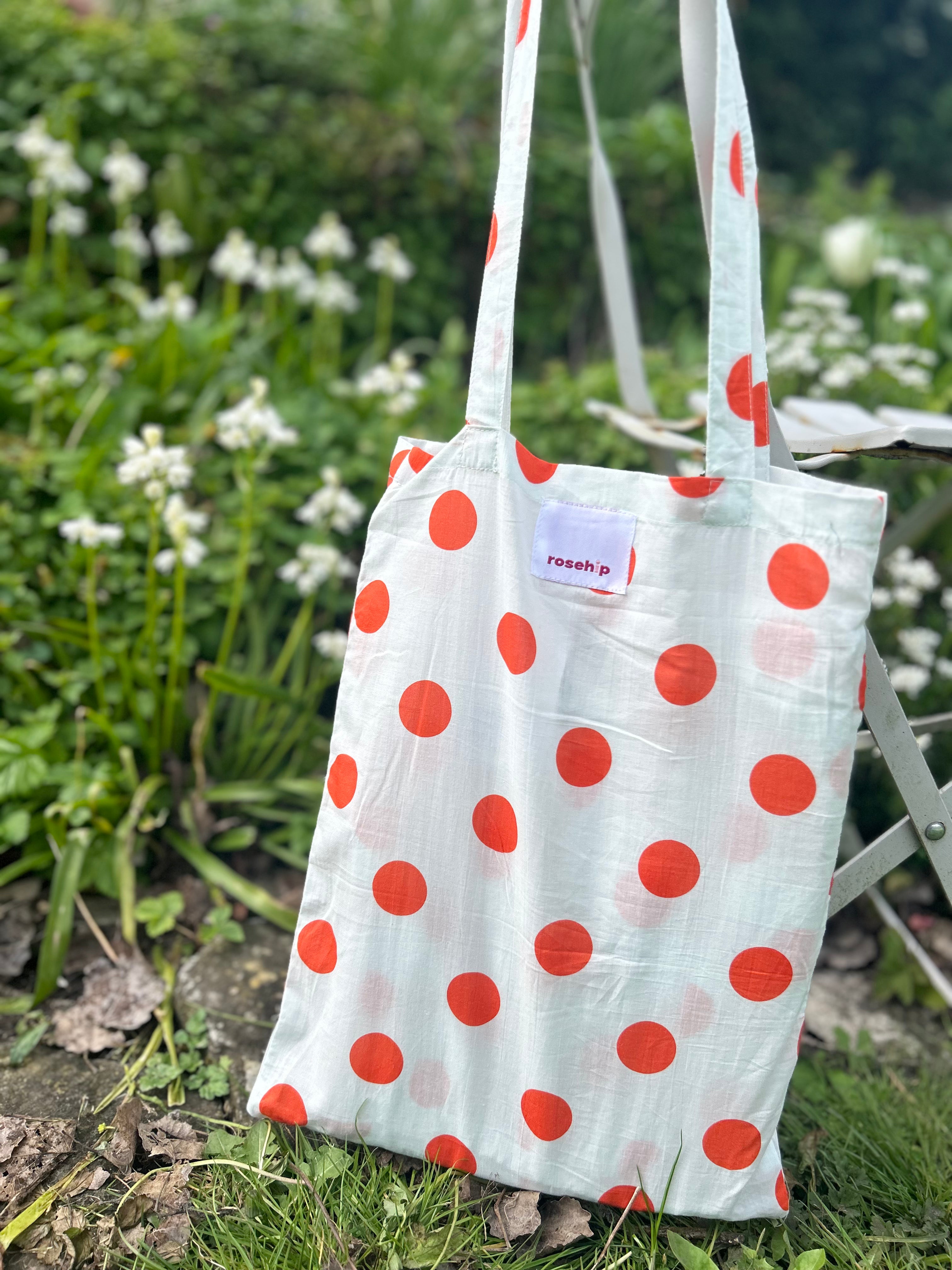 Rosehip Design Olivia is a beautiful cotton dress in our happy and fun Orange Dot print. The Olivia dress has short, capped sleeves with a rough frill. The skirt is tiered and has pockets.