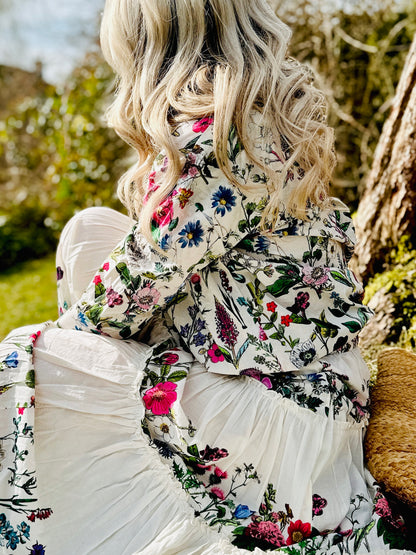 Rosehip Design Sally Skirt in Barcelona has soft flowing tiers, each showing the vibrant Barcelona print.

The Sally Skirt has an elasticated waist as well as a drawstring and side pockets.

It pairs well with the Sarah Shirt in Barcelona or wear it with a T-shirt for relaxed elegance.